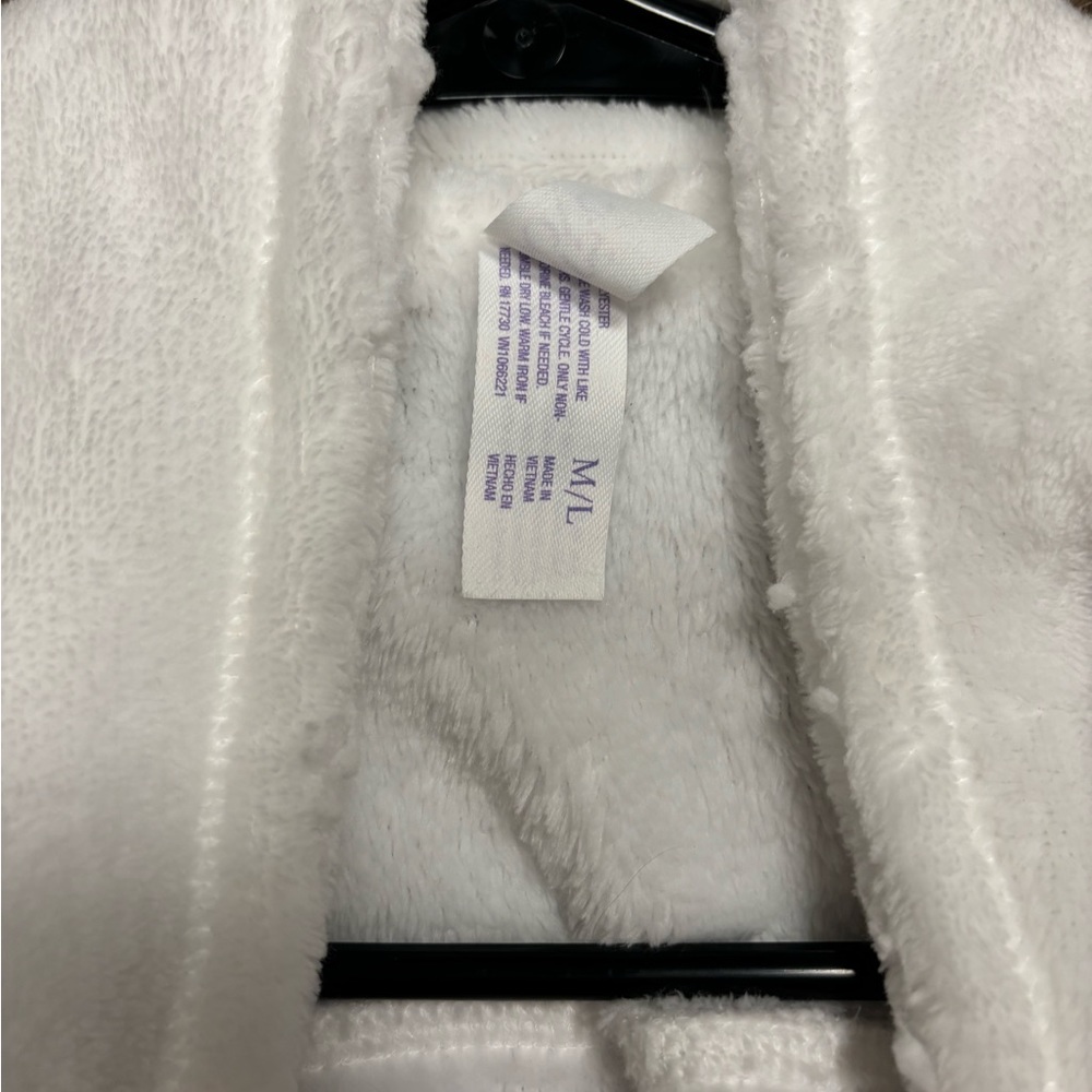 White Robe - Picture 3 of 4